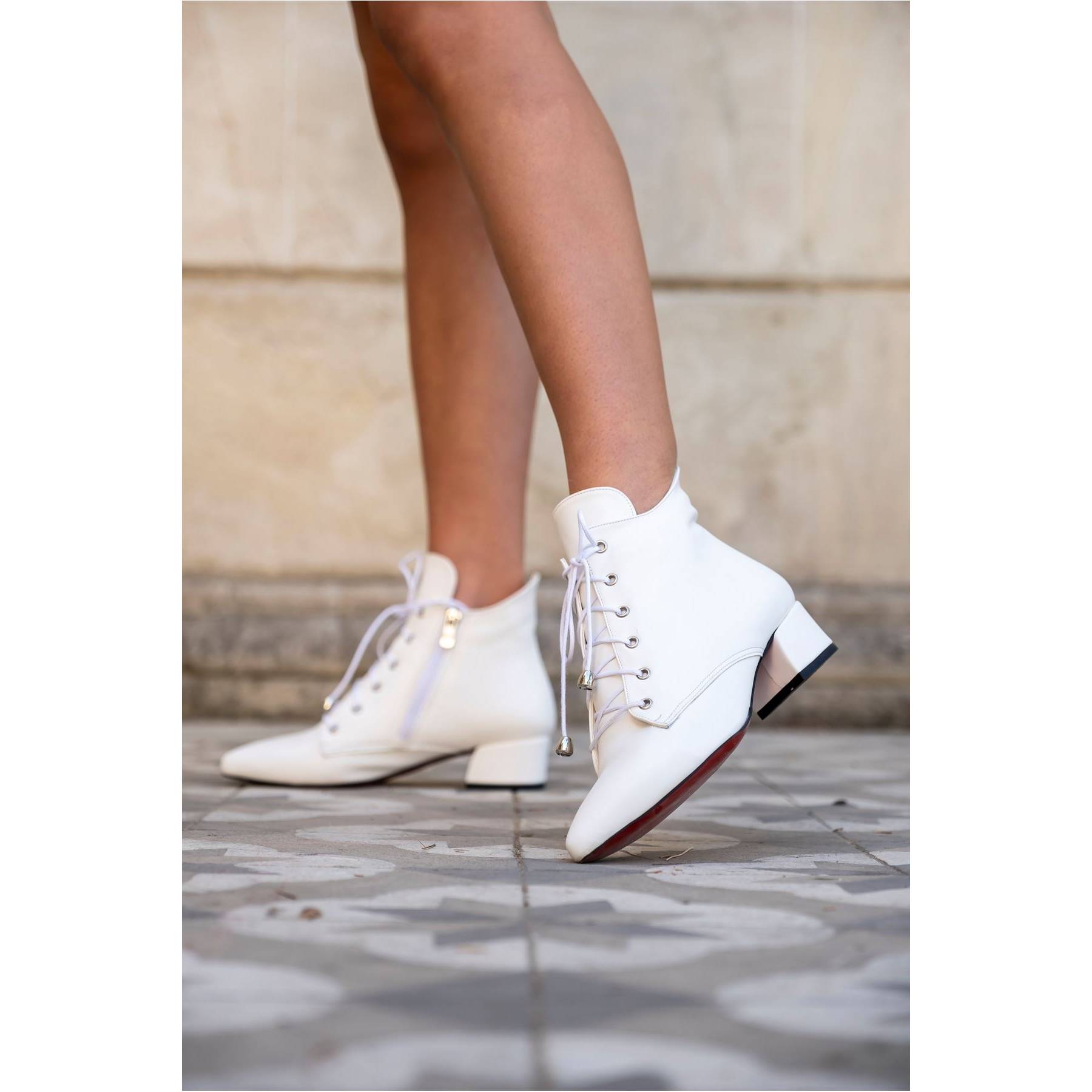 

Женская мода Белая кожа Дизайн Туфли на низком каблуке Стильная вечеринка Вечерняя повседневная обувь