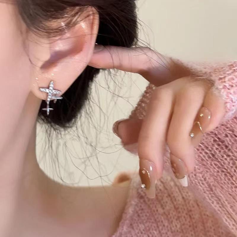 S925 Exquisite Super Flash Star Cross Earrings Women'S Sweet And Cool Niche Design Temperament Fashionable Versatile Stud Earrings