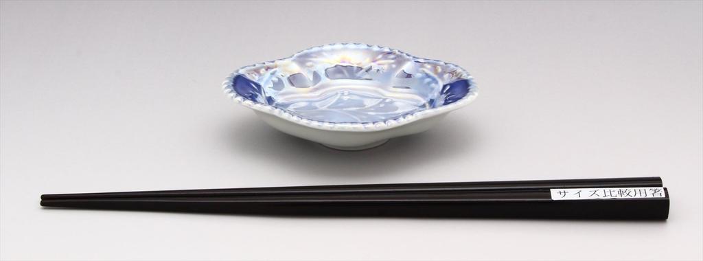 24to3 Nishitomi Ceramics (Nishitomi) Arita Ware, Tasei Kiln, Quince-Shaped Small Plate, Blue Blown Pearl