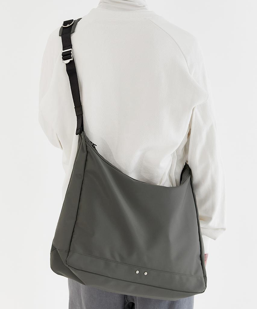 Hyphen Nylon Big Messenger Bag (B004_Khaki)