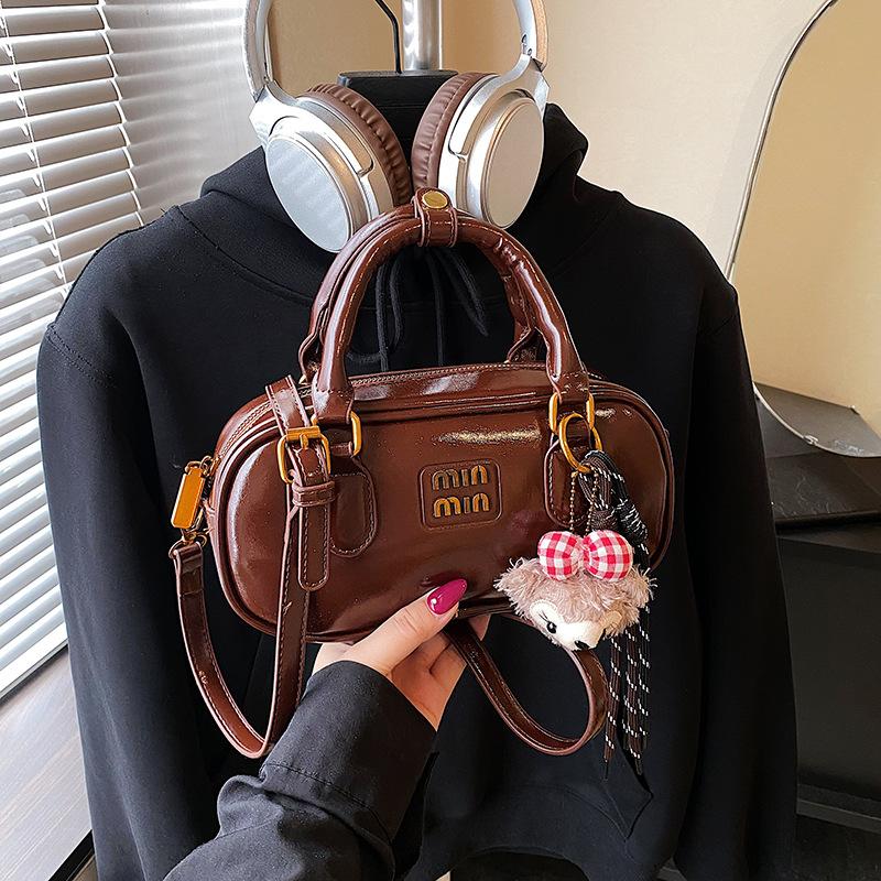 Niche Texture Bowling Small Bag 2025 Autumn New Fashionable Foreign Style Hand Carry Small Square Bag Commuter Messenger Bag