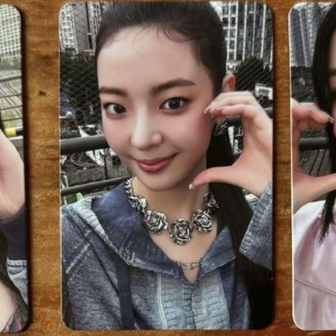 

[USED] ITZY Rear GOLD Target US Limited Edition Double-Sided Trading Card