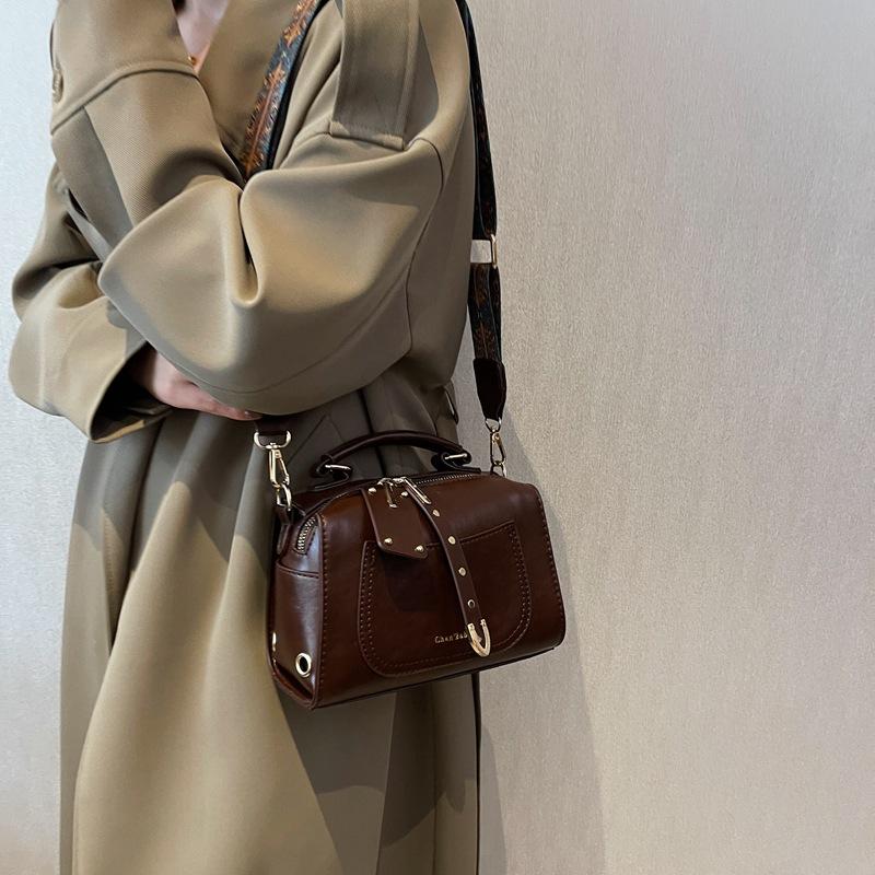 Fashion Women's Crossbody Bags PU Leather Vintage Soft Small Square Packs Autumn New Zipper Design Ladies Commute Handbags