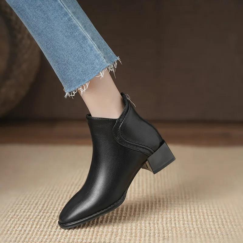 Retro pointed thick heel short boots for women, new English style and plush warm Chelsea boots for autumn and winter 2024