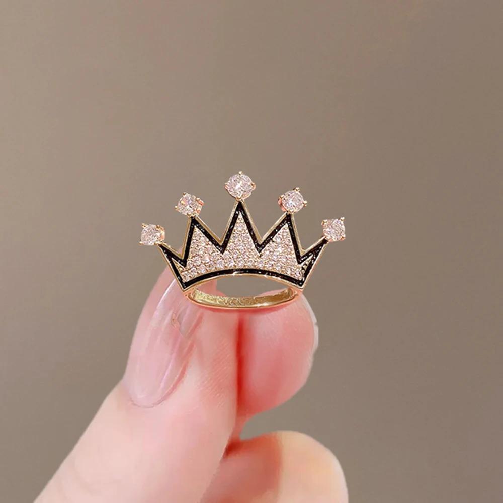 

Exquisite Small Crown Brooch White Crystal Luxury Corsage Collar Pin for Men Women High-end Suit Sweater Accessories Badge