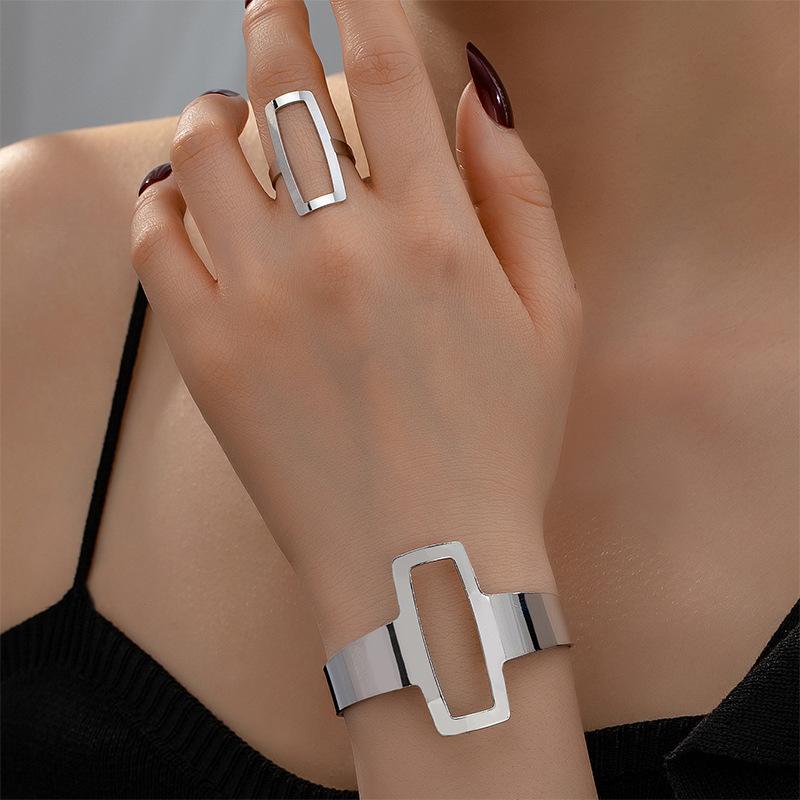 1 Set Trendy and Minimalist Geometric Square Jewelry Hollowed Out Ring and Bracelet Set Mother's Day Gift Jewelry Set