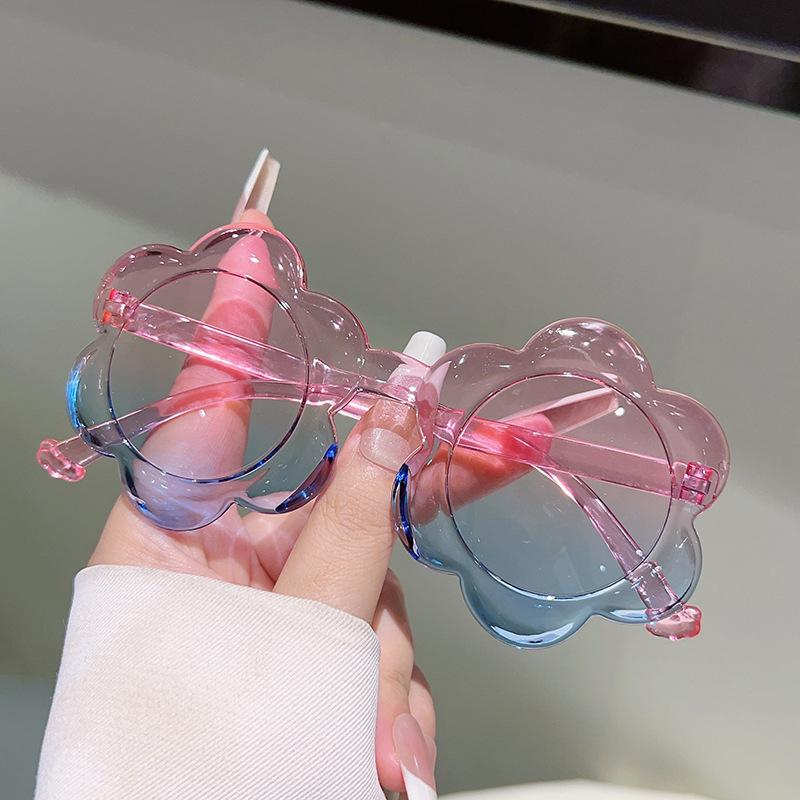 Six Petals Little Flower One-Piece Frame Sunscreen Sunglasses Men Women Fashion Gradient Multi-color Cute Party Decor Eyeglasses