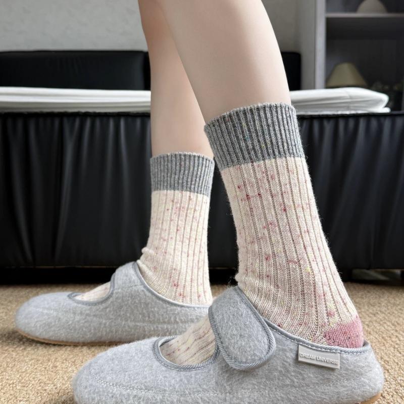 Graue und Rosa Wollsocken für Damen Herbst und Winter, Verdickte Kaschmir-Mittelschaftsocken, Warme und Süße Plüschsocken für den Winter