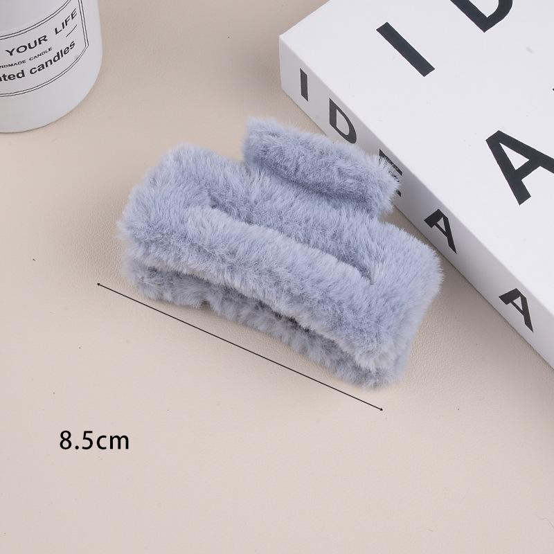 Large Milk Coffee Plush Claw Clip: Fluffy Autumn/Winter Hairpin for Women