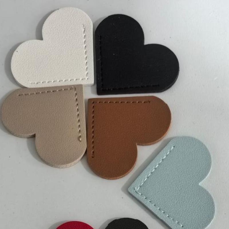 4Pc Random Creative and Simple Love Bookmark Pu Portable Book Page Clip Heart-shaped Bookmark Gift Corner Labeling