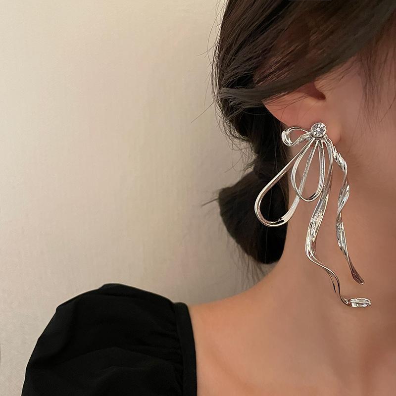 

Exaggerated Big Bowknot Dangle Earrings for Women Irregular Zircon Jewelry Dangle Earrings Jewelry for Daily Wear срібний