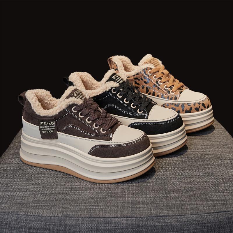 Women's Plush Warm Lamb Wool Height-Increasing Sneakers – Casual Thick-Soled Winter Shoes In White.