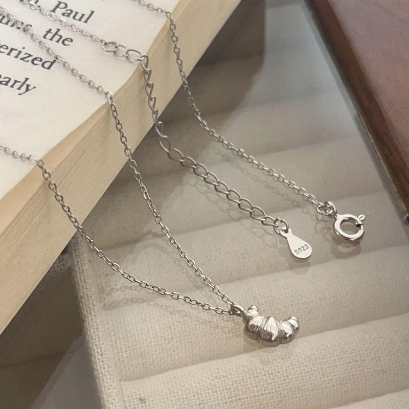 Womens Mini Croissant Necklace Fashion Versatile Clavicle Chain French Vintage Jewelry