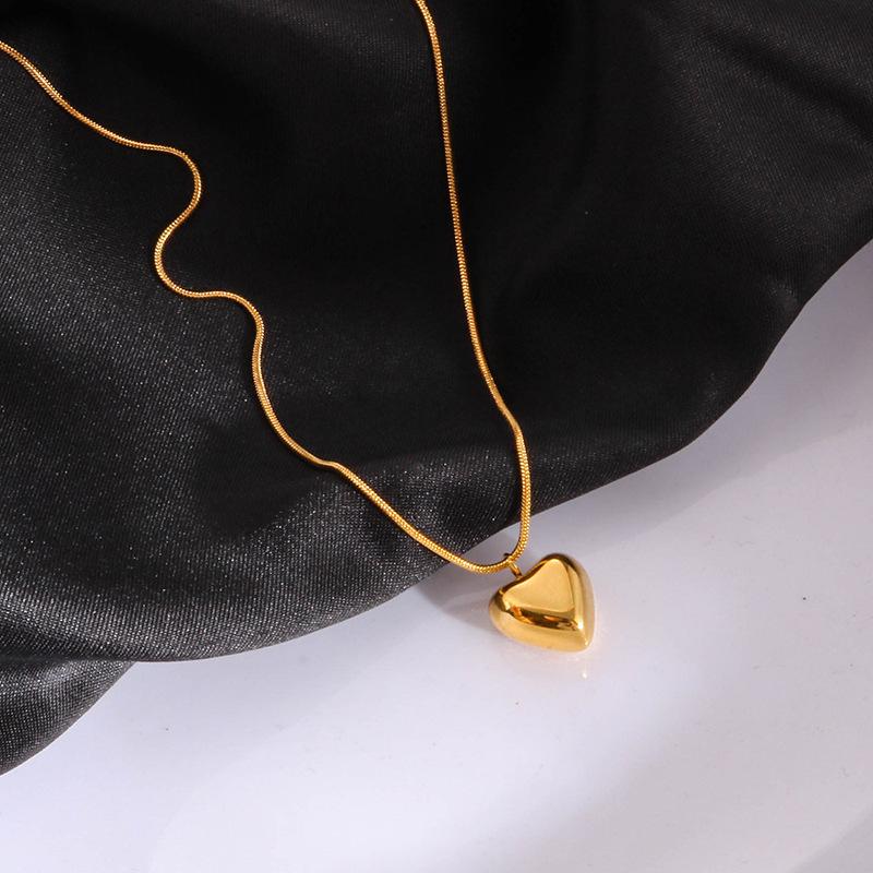 Retro K-Gull Ferskenhjerte Halskjede: Chic europeisk og amerikansk mote for trendy kvinner