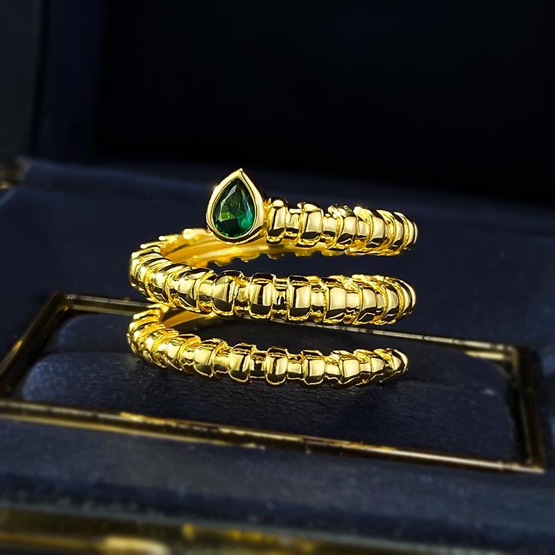 Xiancan Jewelry 2024 Women's S925 Silver Gold-Plated Snake-Shaped Ring with Simulated Emerald Cut.