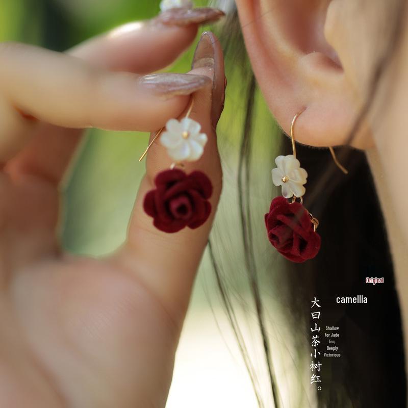 Elegant Ebony Flower Hairpin for Women – Ancient Style, High-End Feel, Simple Chinese Design, Perfect for Daily Use.