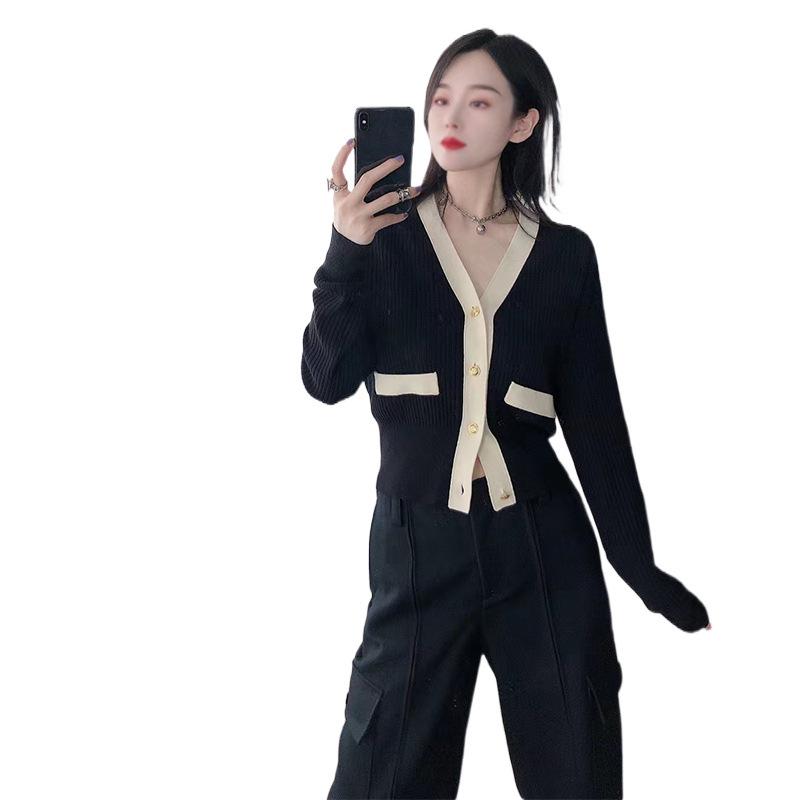 Women's Retro V-Neck Knit Cardigan Jacket for Spring and Autumn
