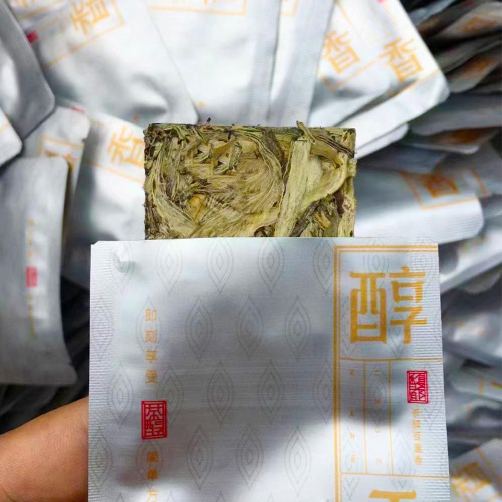 2022 Aged Baihao Silver Needle Biscuit Tea 500g Bulk Luxiang Silver Needle Biscuit White Tea Wholesale Moonlight White