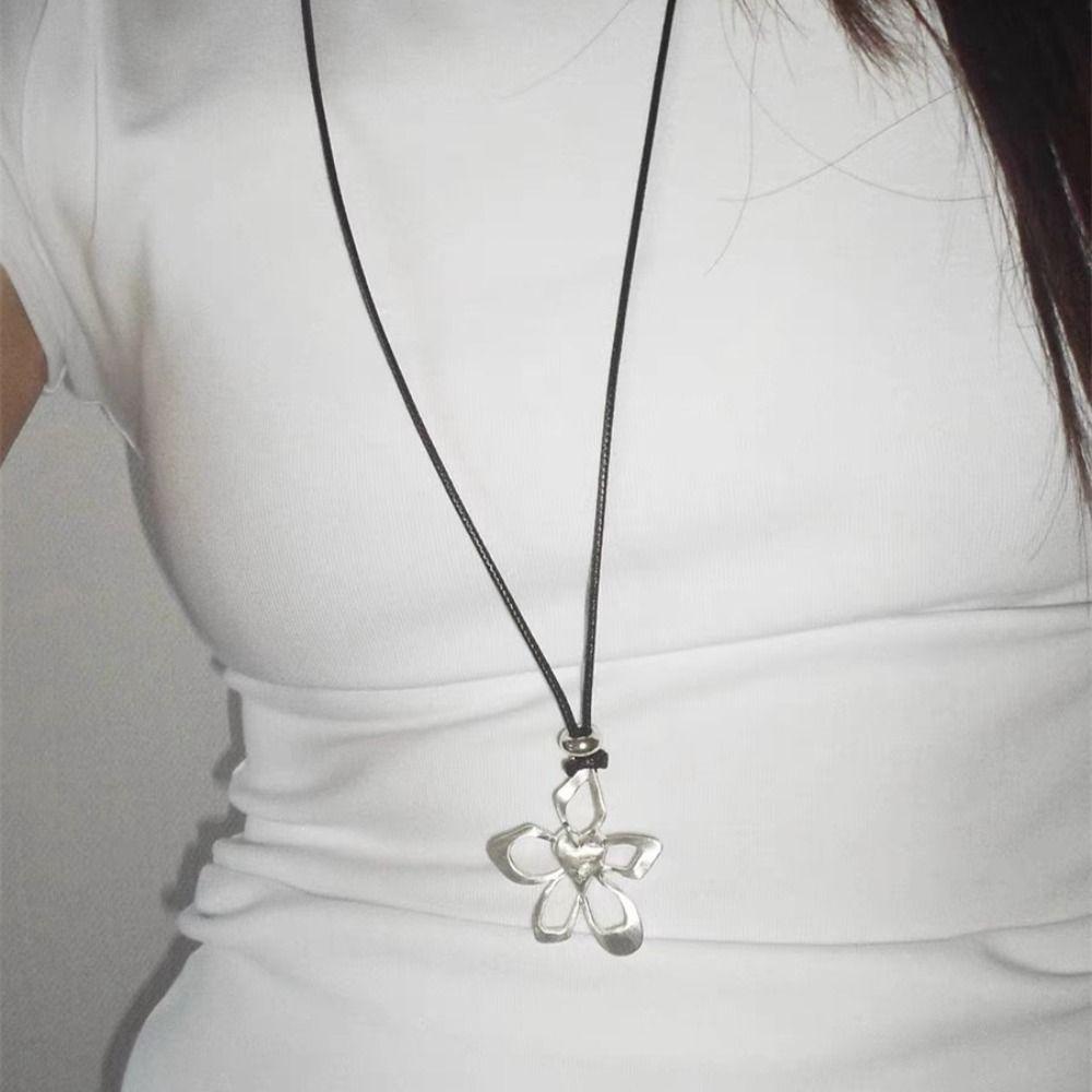 Y2K Metal Flower Necklace Chain Sweater Chain Retro Long Chain Necklace Wedding