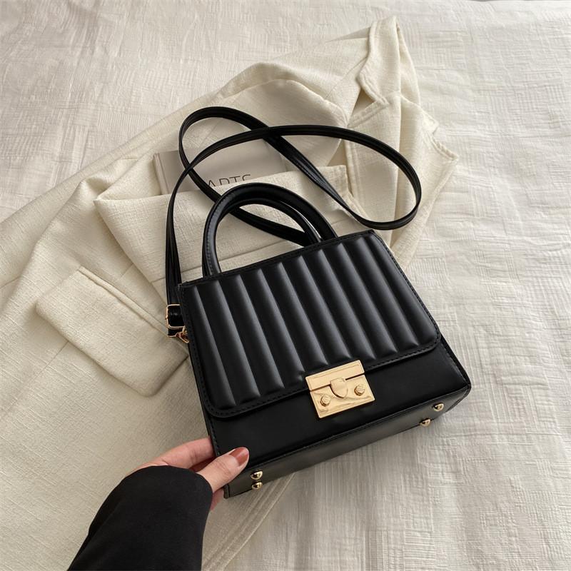 

Модная винтажная женская сумка через плечо 2024 года, повседневная маленькая квадратная сумка из искусственной кожи в корейском стиле. чёрный