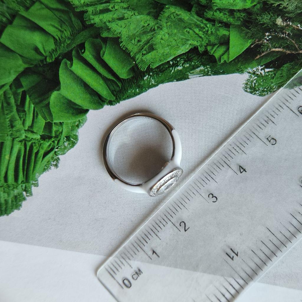 Серебряное кольцо с емаллю, фианитами, вес изделия 2,8 гр (60002259)