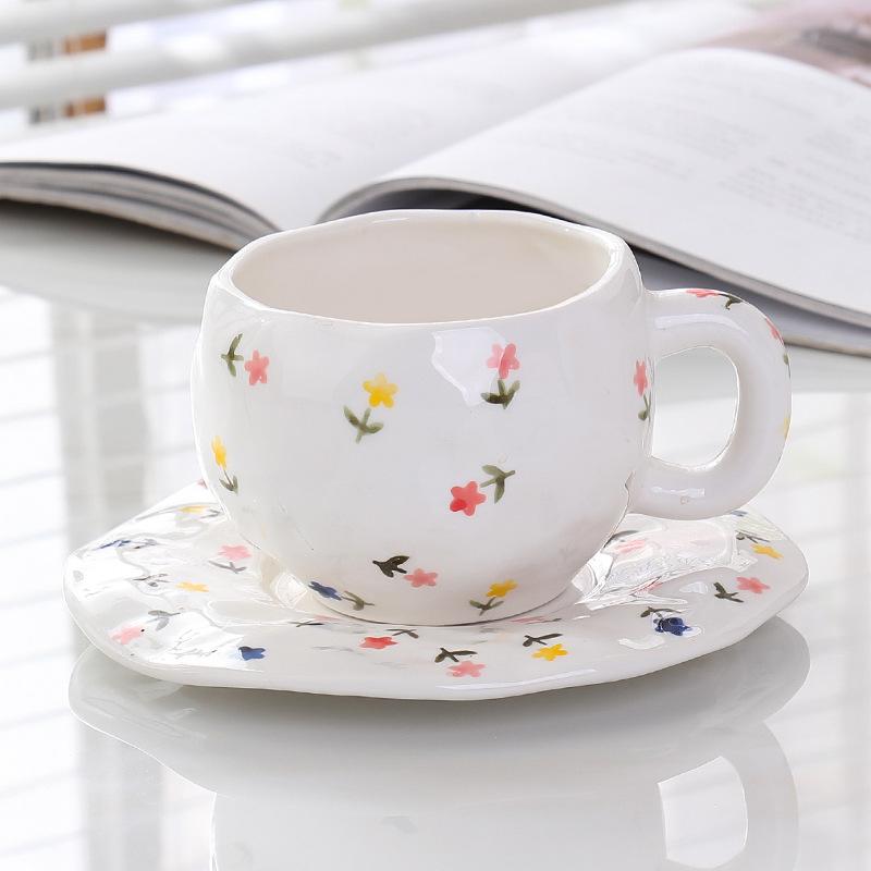 Small floral creative ceramic coffee cup and saucer, hand-squeezed, hand-painted irregular high-value breakfast cup