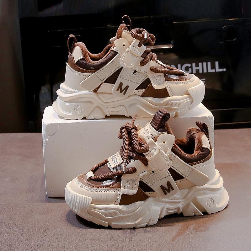 Warm and velvet two-cotton sports shoes will be popular in the winter of 2025. Boys' casual shoes are versatile and fashionable. Girls' dad shoes