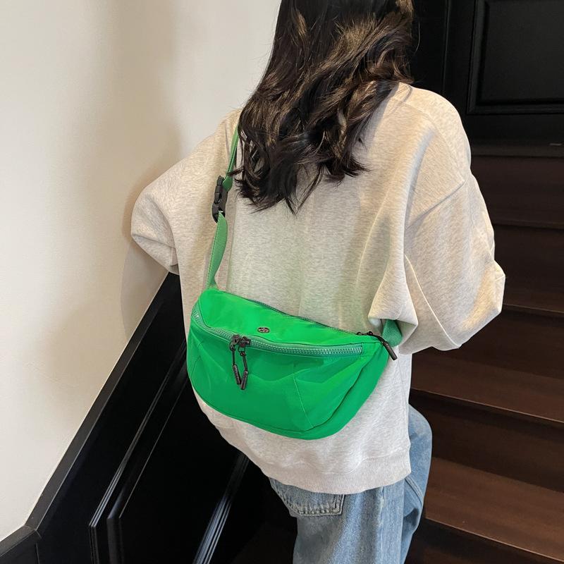 New niche versatile largecapacity shoulder bag going out for leisure popular men's and women's messenger bags baguette bags