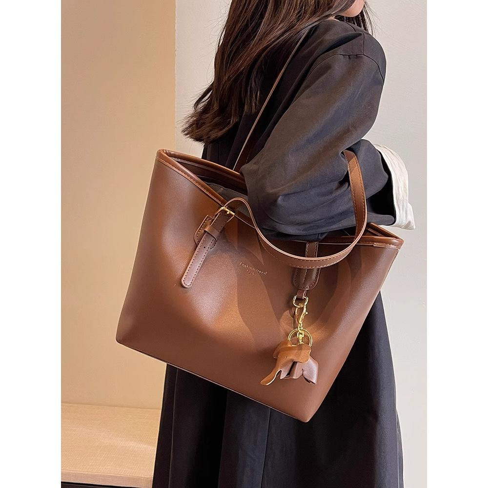 Large-capacity bag women's 2025 new trendy autumn and winter high-end shoulder bag texture women's commuter layered tote bag