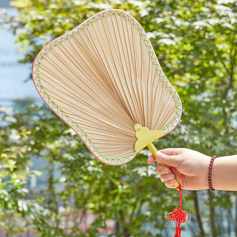 Hand-Woven Summer Round Fan: Classic Plantain, Cattail, Ji Gong, Sunflower Designs for Cooling Off