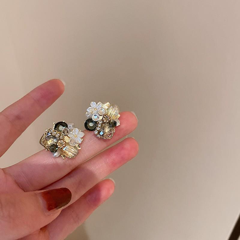 Silver Needle Bohemian Pearl Flower Tassel Earrings - Stylish Personality Design for Women