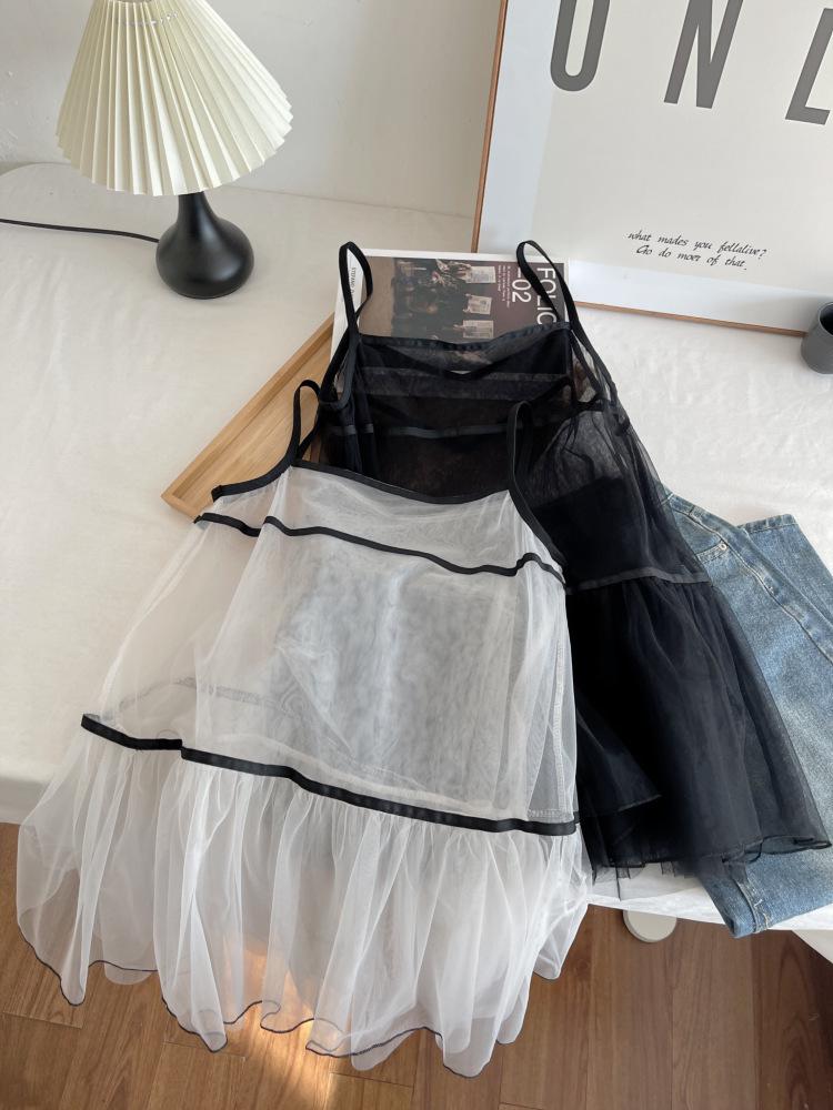 Kontrastfarbenes Netz-Camisole-Weste mit Rüschensaum - Damen Frühjahr 2026 Mode Anti-Aging Top