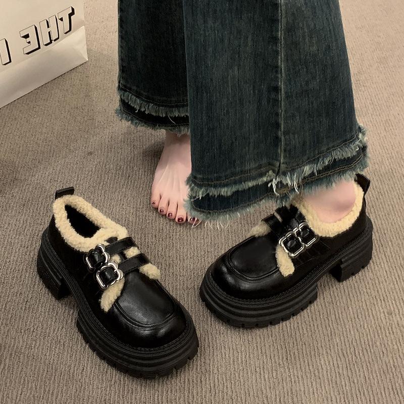 

Женские туфли на черной толстой платформе, из маленькой кожи, осень 2025, новые, в стиле ретро, британские лоферы, бархатные теплые туфли JK 42 чёрный