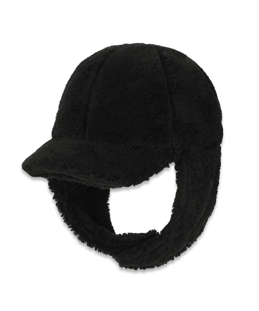 MACKY Boucle Cap Black