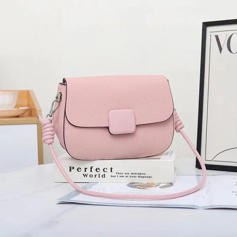 

2025 Новая дизайнерская женская кожаная сумка через плечо Маленькая квадратная сумка кроссбоди из натуральной телячьей кожи с текстурой Того Минималистичная элегантная женская сумочка 20 x14 cm розовый