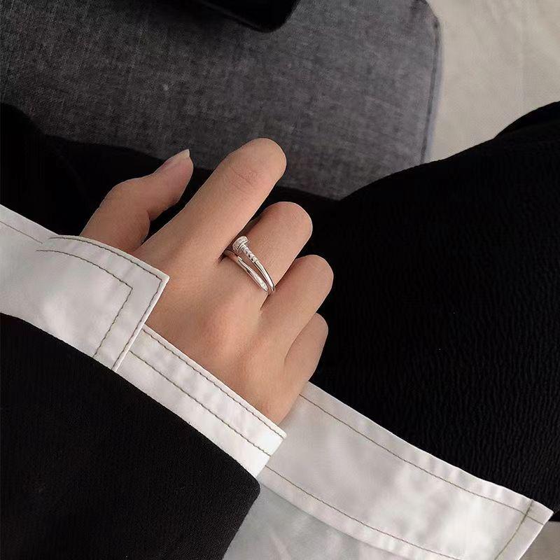 Inel Stea cu Cinci Colțuri pentru Femei - Lux Lejer, Design Coreean High-End, Bandă Argintie pentru Degetul Arătător, Perfect pentru Studente.