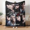 Personalisierte Decke im Stray Kids-Design - Perfekt für Sofa, Bett, Reisen & Outdoor | Maschinenwaschbar, Gemütlich & Langlebig.