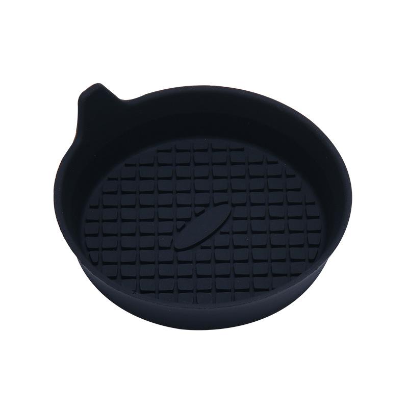 

Силиконовый нескользящий коврик-подставка для подстаканника в автомобиль чёрный