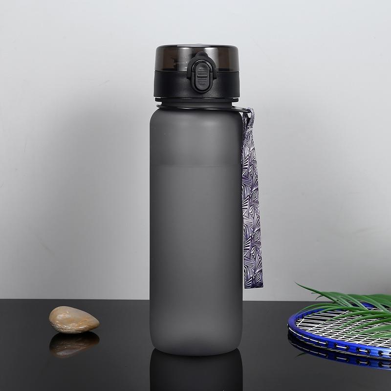 Tazza Acqua Sportiva Portatile Creativa in Plastica Opaca con Coperchio a Scatto Spazio Libero per Ragazzi e Ragazze