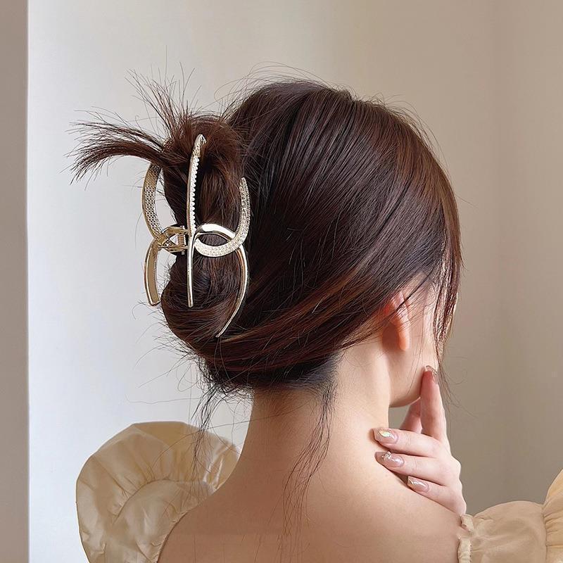 High-Quality Double C Pearl Hairpin: Elegant Electroplated Shark Clip for Stylish Hair Grabbing
