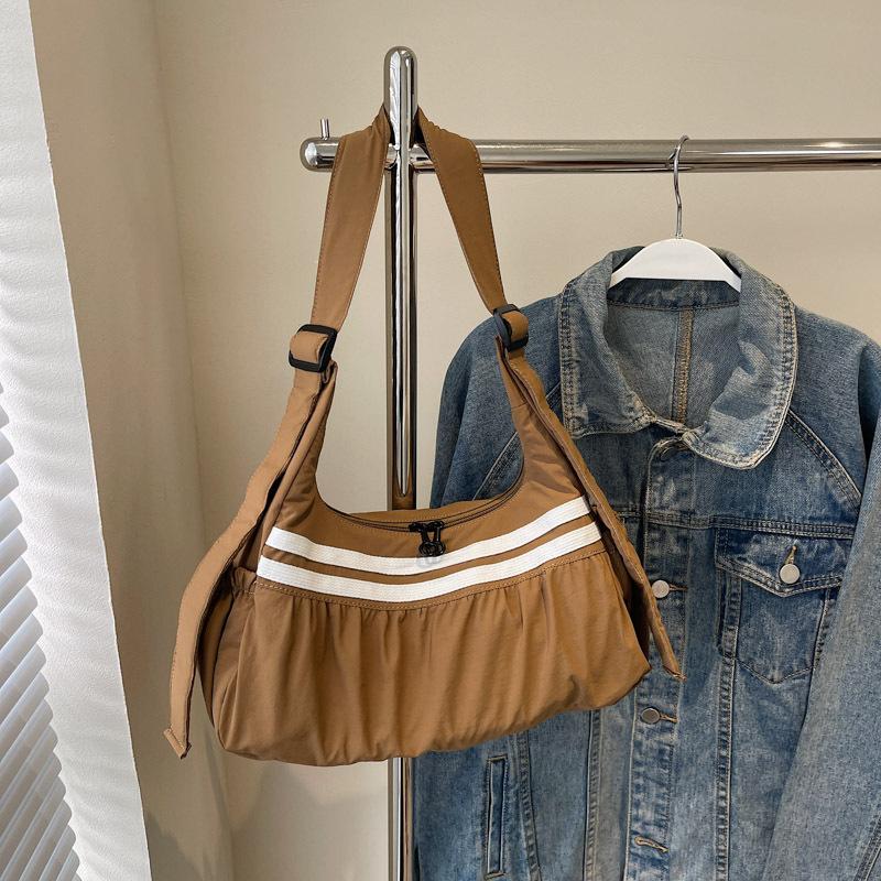 Korean version of Dongdaemun bag contrasting color pleated Oxford cloth is super trendy хаки 1538₽