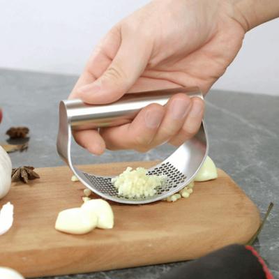 Curved Design Stainless Steel Garlic Press Set Ergonomic Handle Garlic Squeezer  Cooking