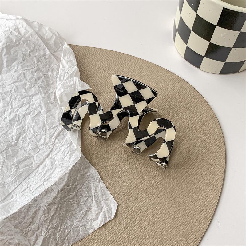 Black & White Checkerboard Shark Hair Clip - Elegant Summer Accessory