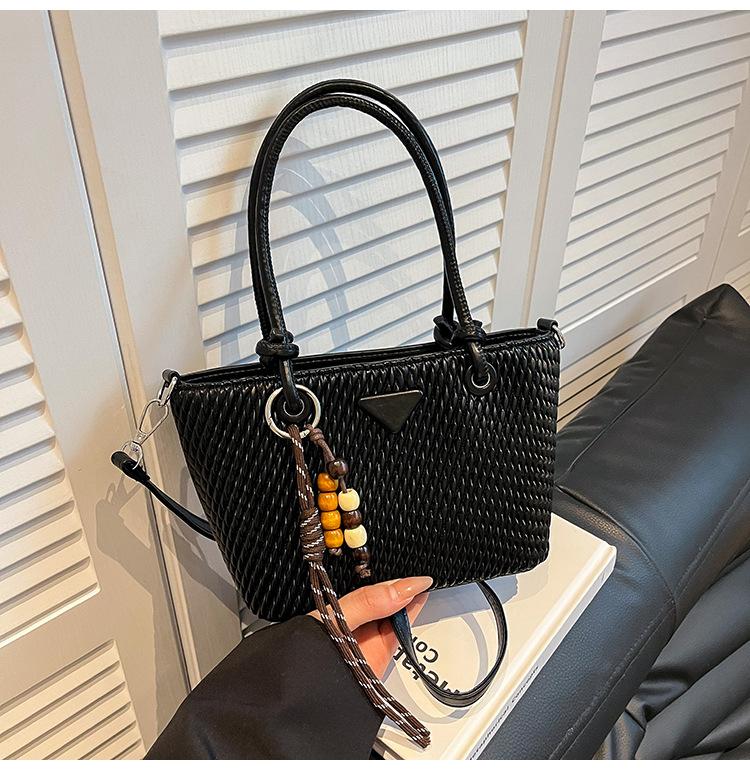 

Ретро плиссированная сумка-корзина для овощей 2025 новая универсальная сумка через плечо, простая нишевая повседневная сумочка чёрный