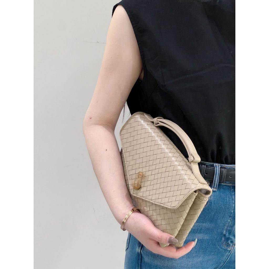 Gewebte Tasche für Damen, die gleiche hochwertige leichte Luxus-Handtasche für Abendveranstaltungen großer Marken, eine Umhängetasche in Umschlagform für Damen