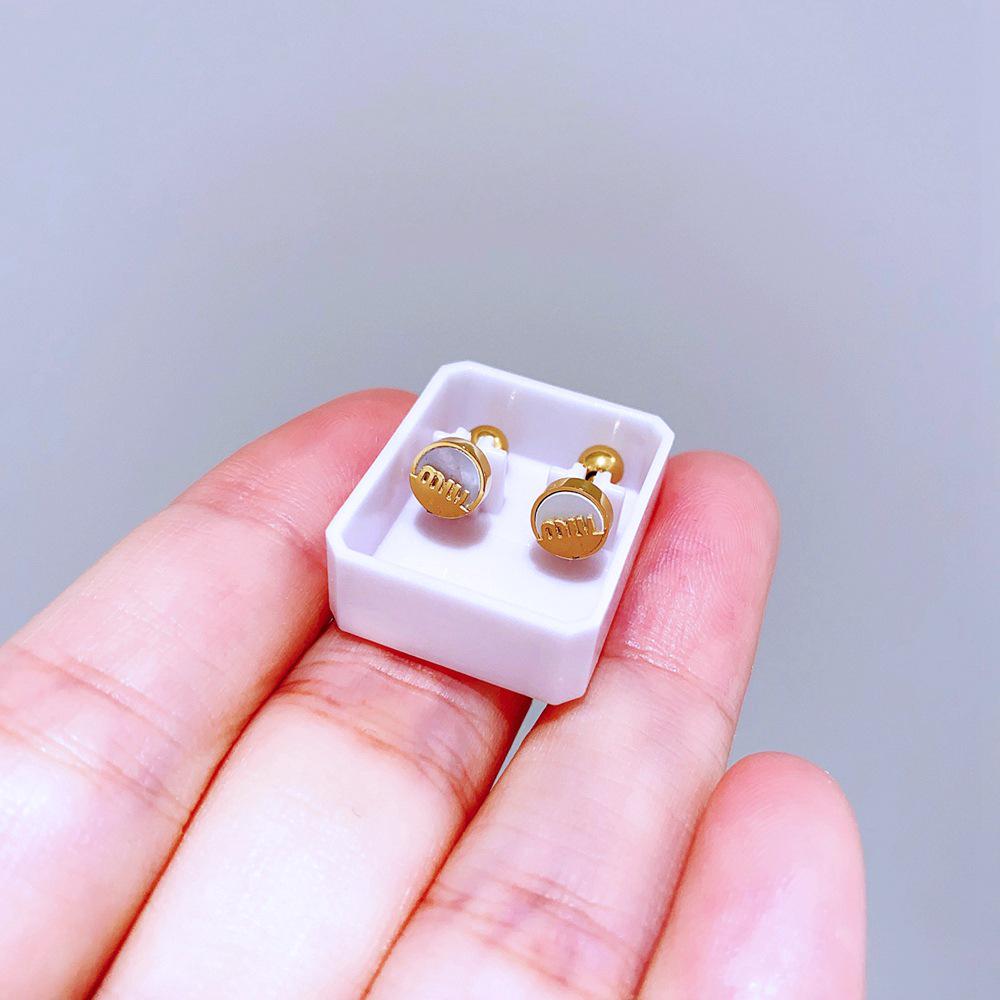 

Высококачественные титановые серьги-каффы в виде цветка для пирсинга хряща с гипоаллергенными свойствами и трендовым дизайном