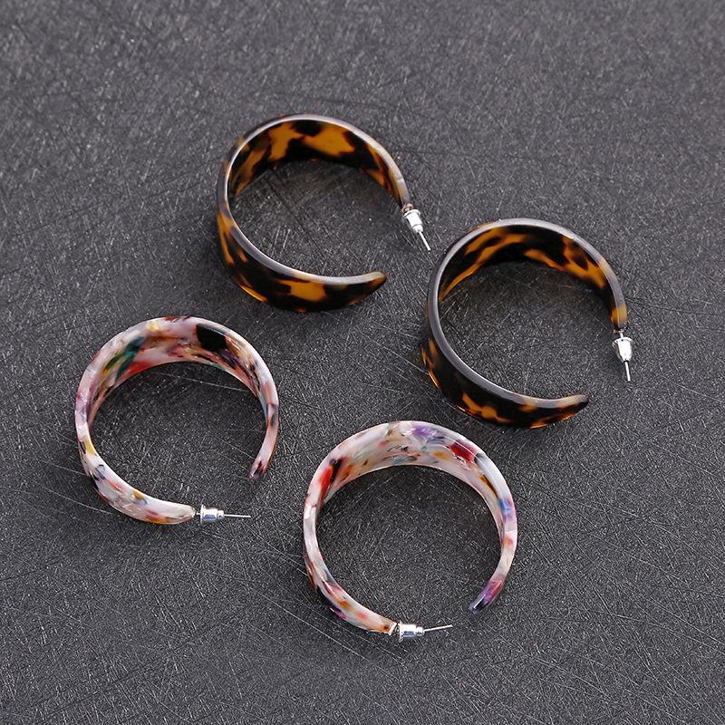 Heiß verkaufte neue personalisierte Acrylanhänger übertrieben große C-förmige Ohrringe