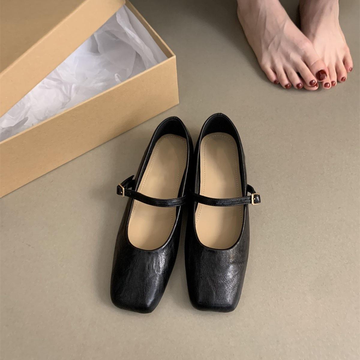 

Французские ретро туфли с квадратной головкой и неглубоким горлом женские весенние новые корейские туфли 2025 года, повседневные мягкие туфли Мэри Джейн на плоской подошве 40 чёрный