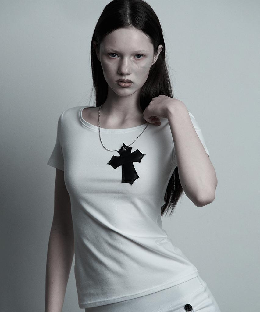 ILLIO White-Leather Cross Necklace T-Shirt