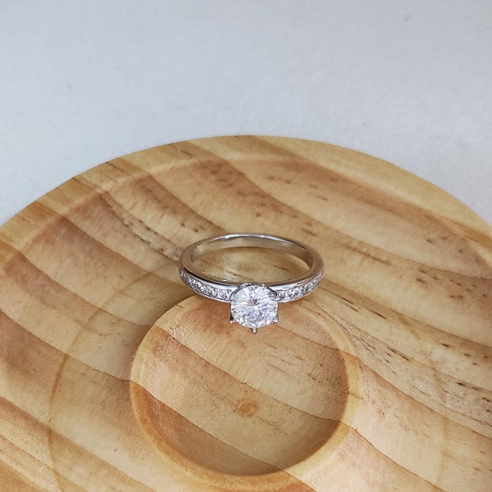1 Carat D Color Moissanite Ring, Six-Prong Crown Design, 925 Sterling Silver, Light Luxury Jewelry